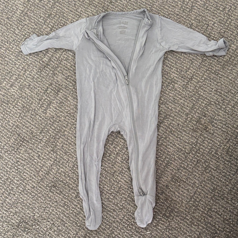 Kyte BABY Soft Gray Footed Onesie